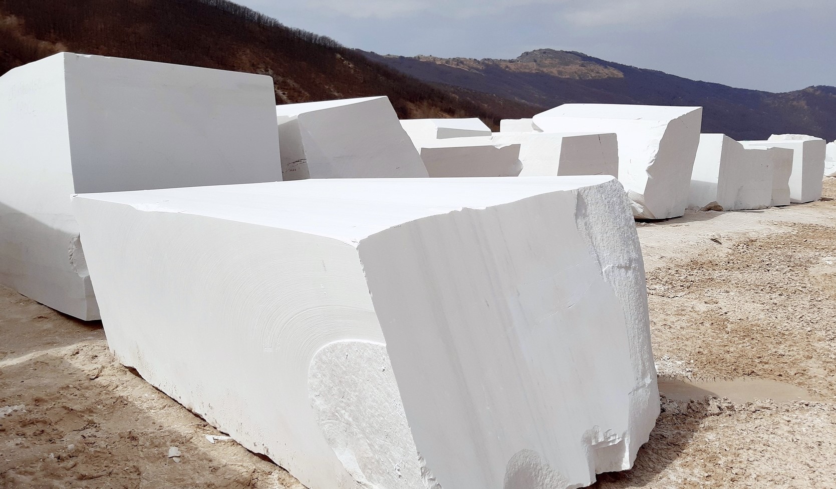 Marmur Crystal Grey w realizacjach WawelDom