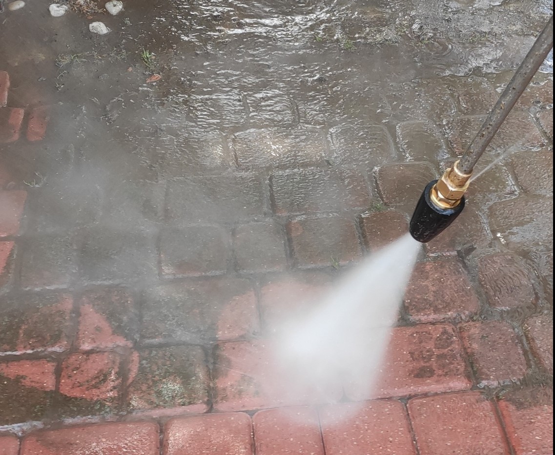 Czyszczenie kostki brukowej