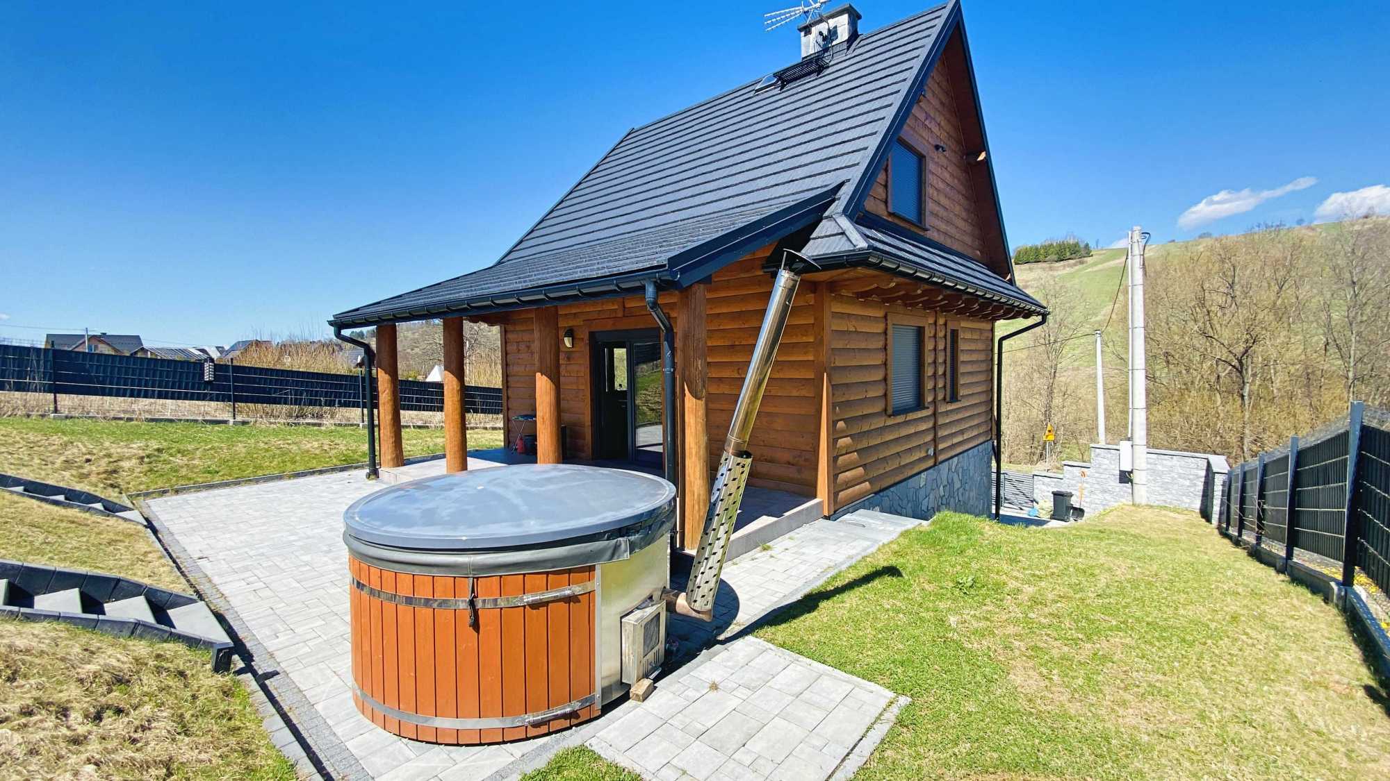 Ogrzewana balia ogrodowa przy domu w Trybszu, relaks na Podhalu