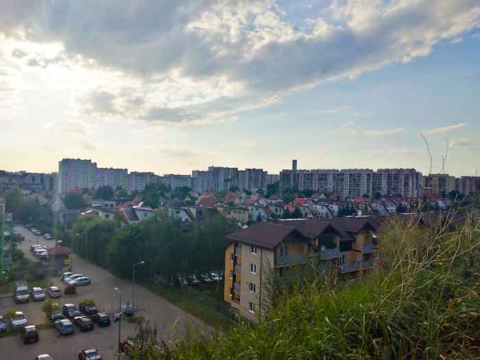 Widok osiedla Gaj ze Wzgórza Gajowego we Wrocławiu 